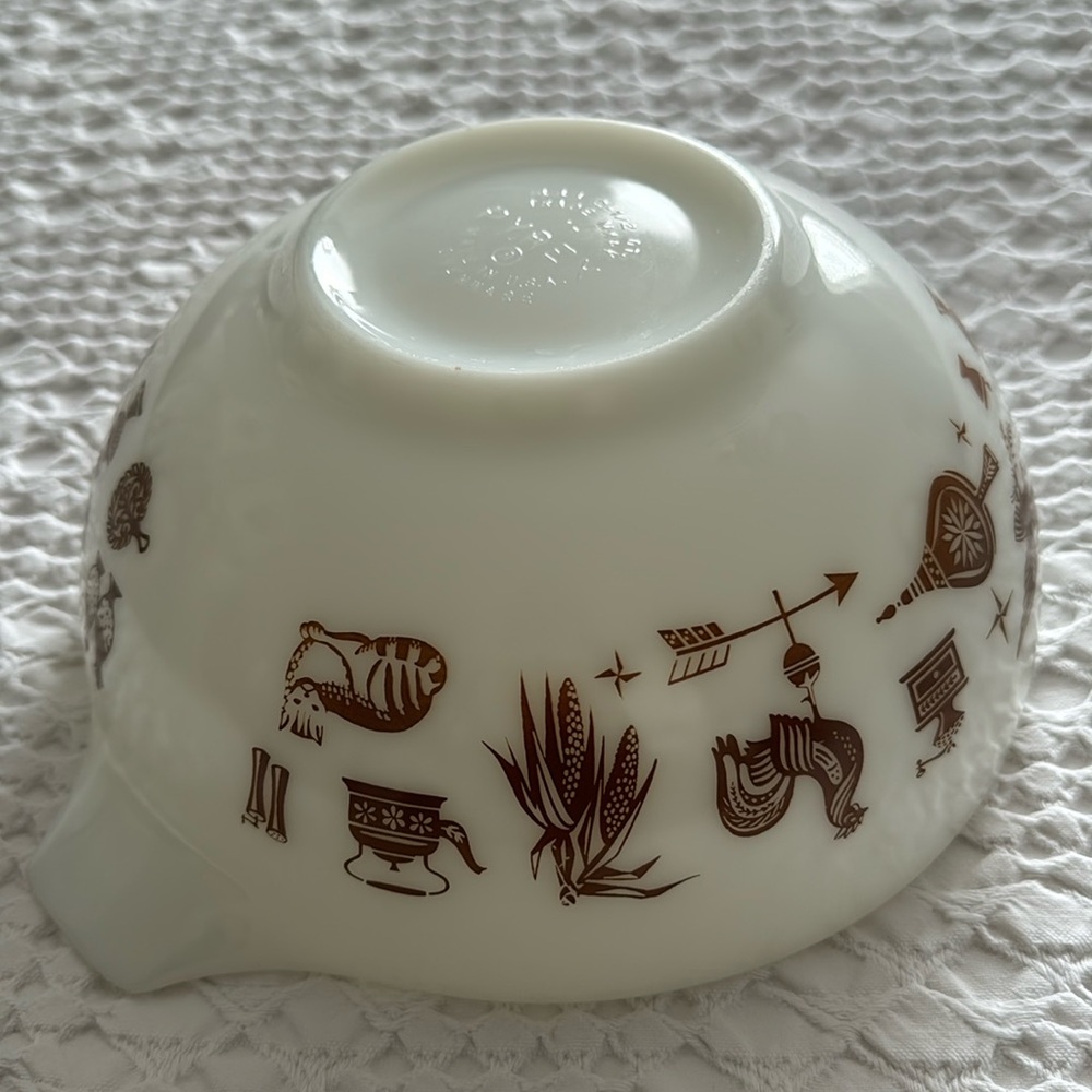 Vintage Pyrex "Early American" Cinderella Mixing Bowl #443 2.5 Quart Dish